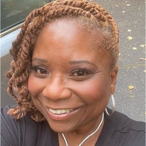 Meet your Posher, Monique